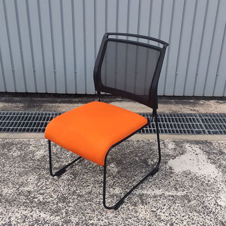 スタッキングチェア 背面メッシュ オレンジ [MC-193] – もったいない