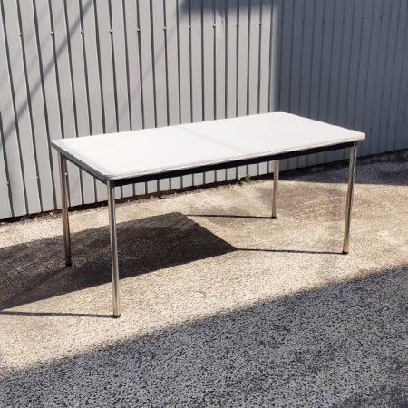 ミーティングテーブル 脚シルバー 幅1500✕奥行750✕高さ700mm[MT