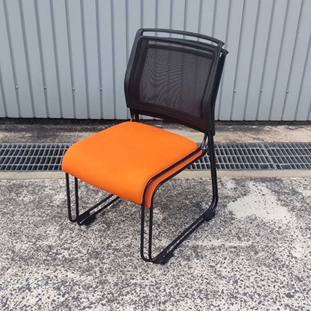 スタッキングチェア 背面メッシュ オレンジ [MC-193] – もったいない