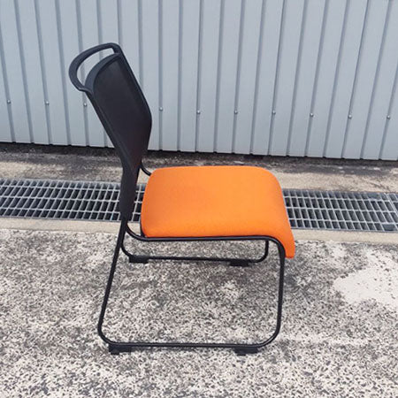 スタッキングチェア 背面メッシュ オレンジ [MC-193] – もったいない