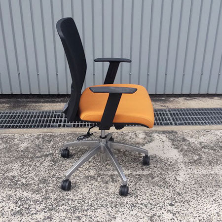 オフィスチェア オカムラ Village VCM1 肘付き オレンジ[OC-277]