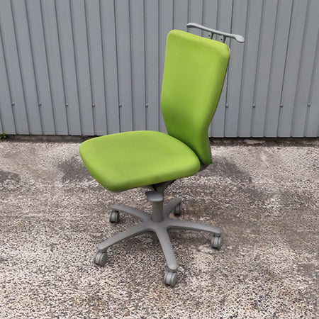 オフィスチェア オカムラ カロッツァ ハンガー付き グリーン リペア品[OC-295]