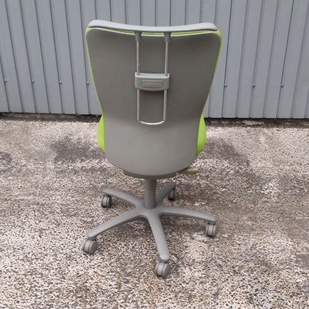 オフィスチェア オカムラ カロッツァ ハンガー付き グリーン リペア品[OC-295]