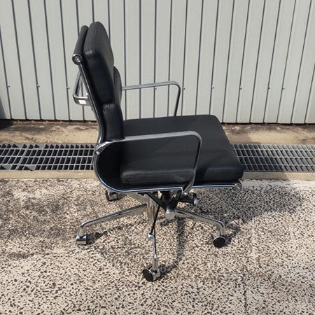 デザイナーズチェア ローバック 肘付き 会議室椅子 シルバー✕ブラック[MC-216]