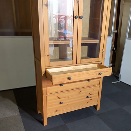 【中古0円無料】コレクションケース IKEA HEMNES ライトブラウン 幅900✕奥行340✕高さ1980mm[CB-056]