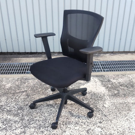 イトーキ　サリダ　ブラック　オフィスチェアー 5(定価46,900円) オフィスチェア イトーキ サリダ YL5-BL 肘付き ブラック[OC-338