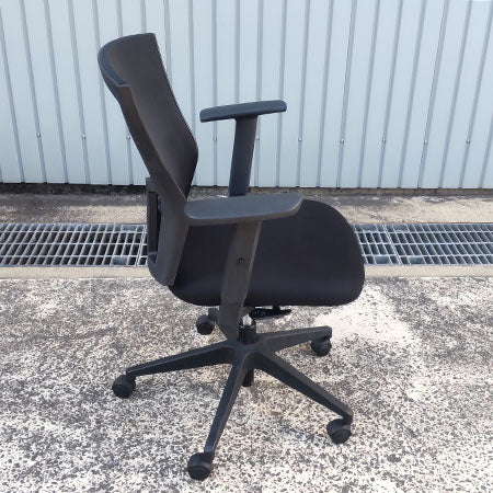 オフィスチェア イトーキ サリダ YL5-BL 肘付き ブラック[OC-338]