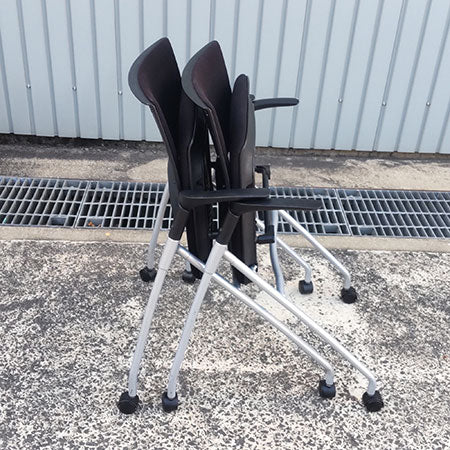 ミーティングチェア イトーキ マノスチェア キャスター付き 肘付き ブラック[MC-219]