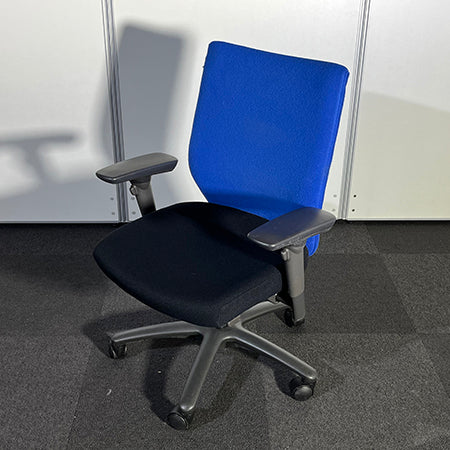 【中古0円無料】オカムラ  CX762R ブルー 肘有り [OC-027]